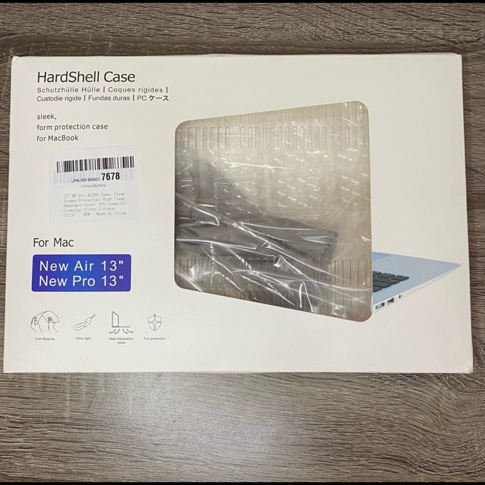 Mac Air 13” HardShell Case crystal clear.